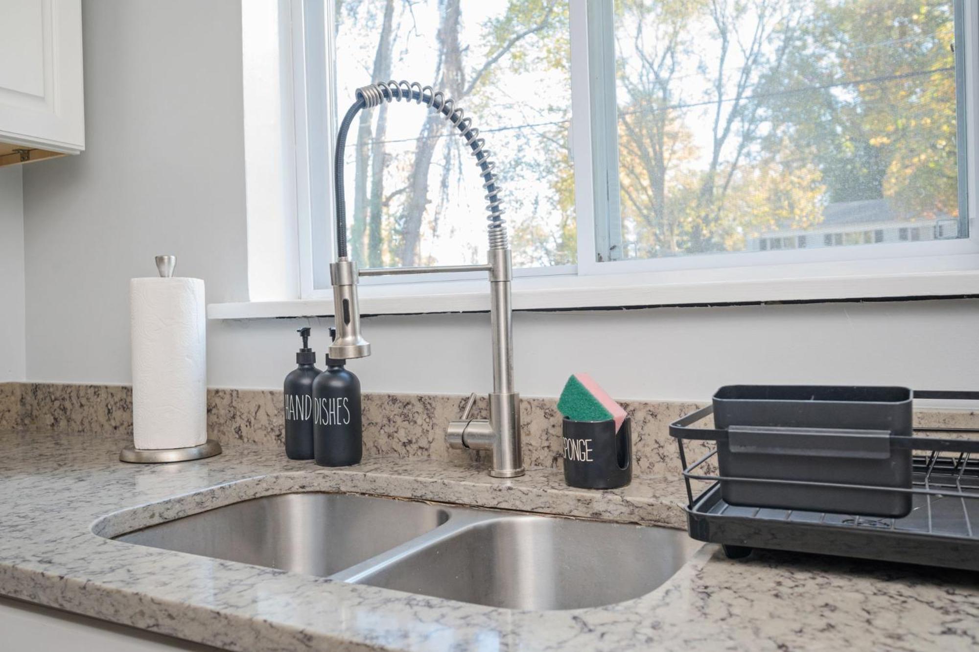 Quiet & Quaint Apartment, 5 Mins To Airport And 15 Mins To Downtown Atlanta Exterior foto