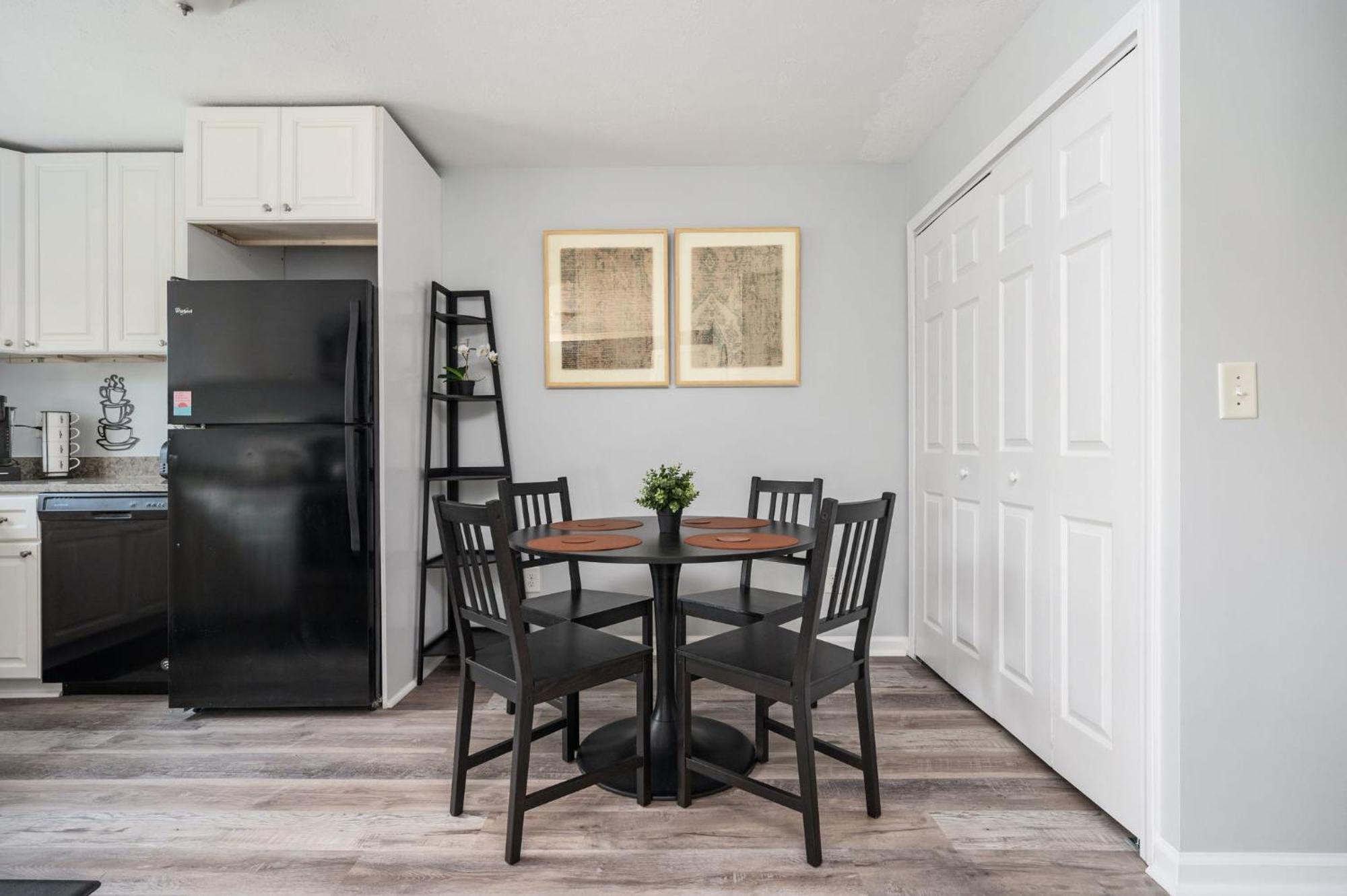 Quiet & Quaint Apartment, 5 Mins To Airport And 15 Mins To Downtown Atlanta Exterior foto